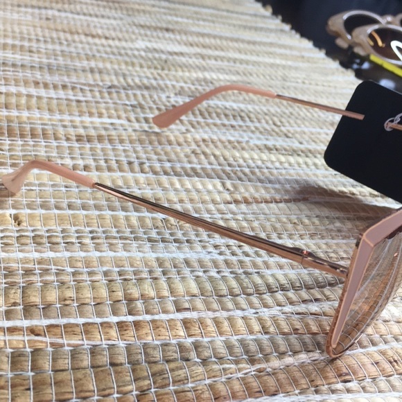 NWT NY&C sunglasses with UV protection - Picture 3 of 3